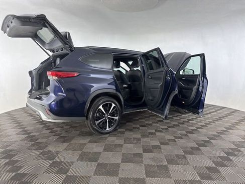 Used 2021 Toyota Highlander XSE image 18