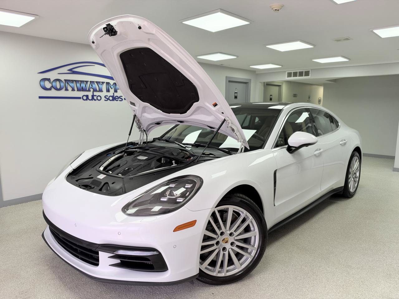 Used 2018 Porsche Panamera 4S AWD/4WD image 33