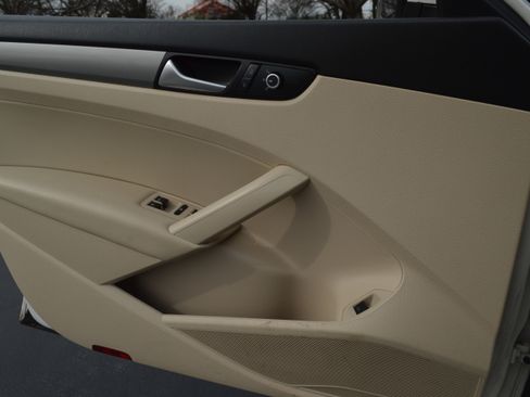 Used 2015 Volkswagen Passat 1.8T Limited Edition image 12