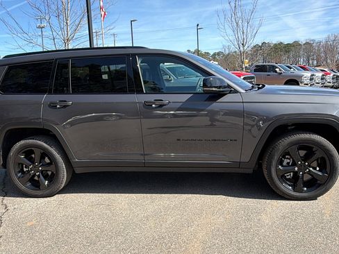 Used 2024 Jeep Grand Cherokee L Limited w/ Black Appearance Package image 7