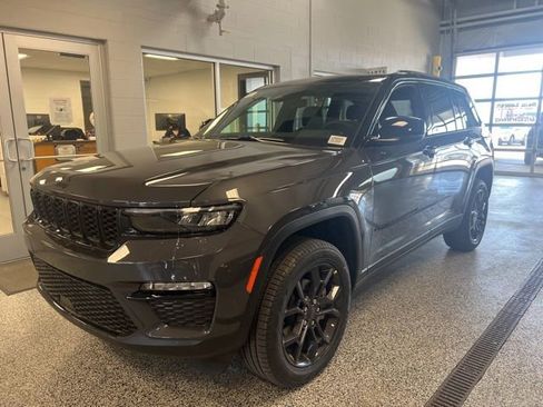 New 2025 Jeep Grand Cherokee Limited image 3