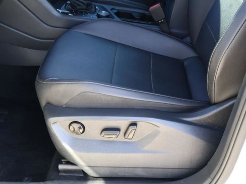 Used 2020 Volkswagen Tiguan SE image 14