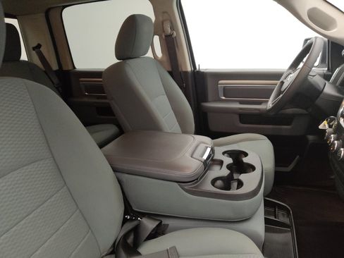 Used 2019 RAM 1500 Classic SLT RWD image 21