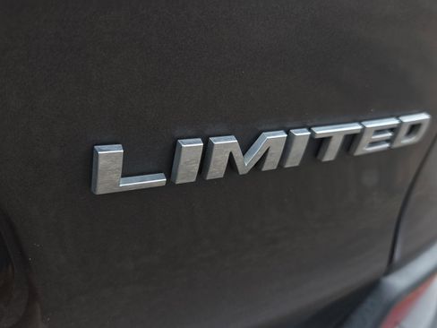 Used 2020 Jeep Cherokee Limited image 17