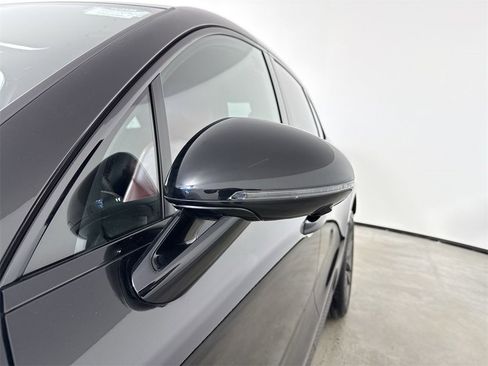 Certified 2022 Porsche Macan S image 12