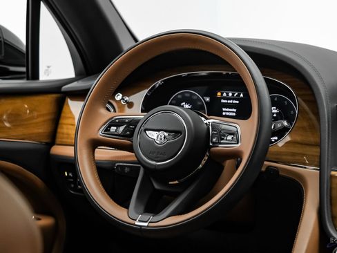 Used 2023 Bentley Bentayga Extended Wheelbase AWD/4WD image 47