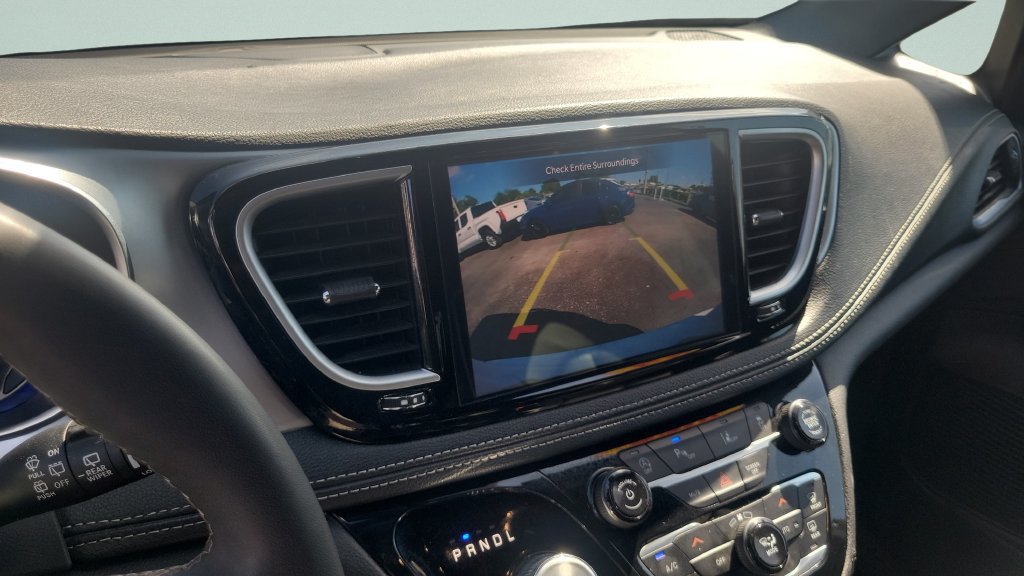 Used 2025 Chrysler Pacifica Limited FWD image 16