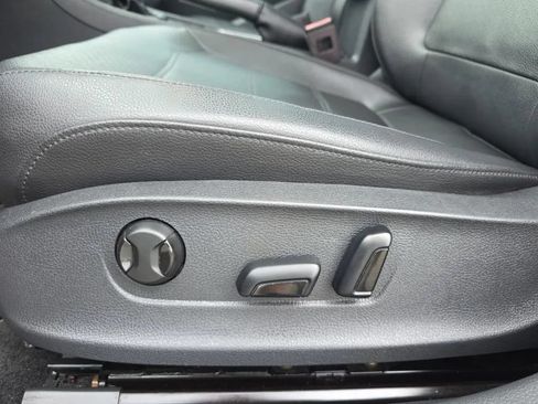 Used 2018 Volkswagen Passat 2.0T SE FWD image 16
