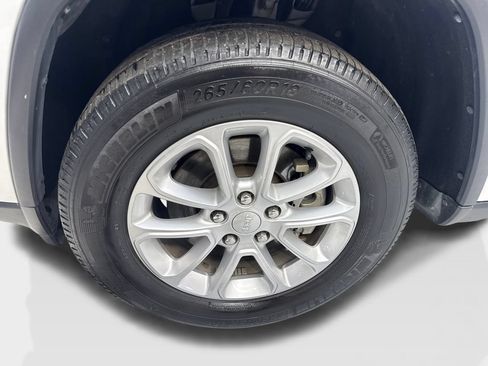 Used 2022 Jeep Grand Cherokee Laredo E AWD/4WD image 88