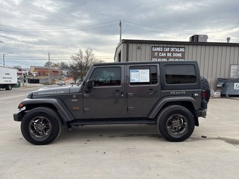 Used 2017 Jeep Wrangler Unlimited Sahara image 4