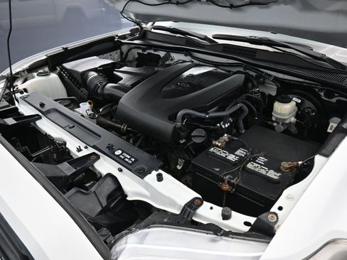 Used 2017 Toyota Tacoma SR5 image 45