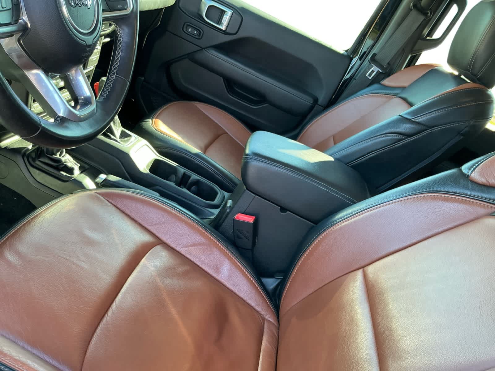 Used 2019 Jeep Wrangler Unlimited Sahara AWD/4WD image 9