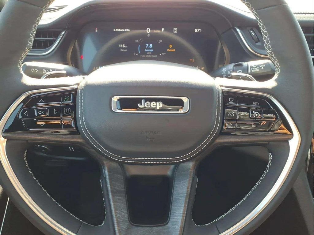 Used 2025 Jeep Grand Cherokee L Overland w/ Luxury Tech Group IV AWD/4WD image 13