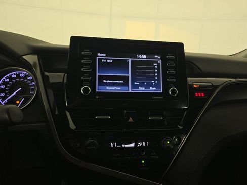 Used 2022 Toyota Camry LE image 10