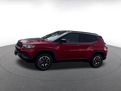 Used 2025 Jeep Compass Trailhawk AWD/4WD image 3