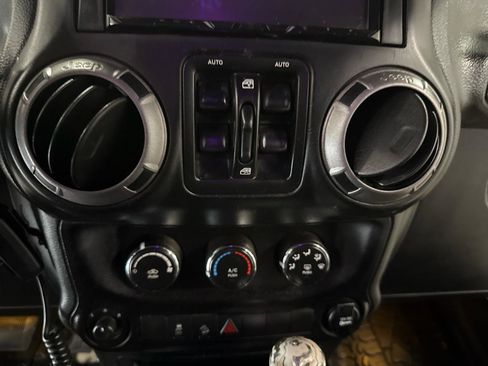 Used 2017 Jeep Wrangler Unlimited Sport w/ Quick Order Package 24S AWD/4WD image 16