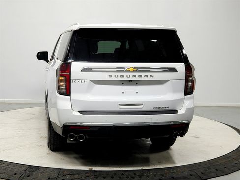 Used 2023 Chevrolet Suburban Premier image 6