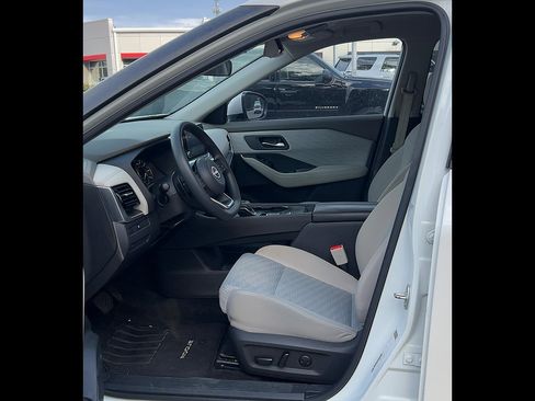 Used 2022 Nissan Rogue SV FWD image 11