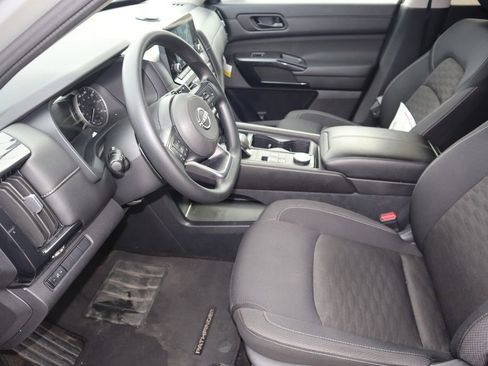 Certified 2024 Nissan Pathfinder S image 17