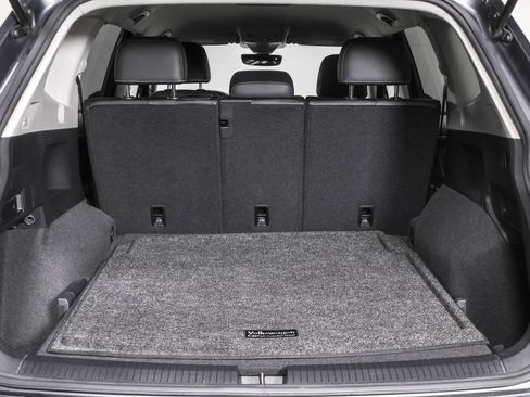 Used 2023 Volkswagen Tiguan SE image 38