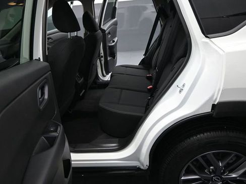 Used 2024 Nissan Rogue S image 17