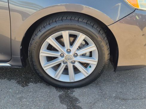 Used 2012 Toyota Camry XLE w/ Convenience Pkg FWD image 7