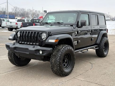 Used 2018 Jeep Wrangler Unlimited Sport S image 4