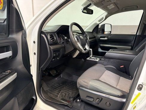 Used 2016 Toyota Tundra SR5 w/ SR5 Upgrade Package AWD/4WD image 11