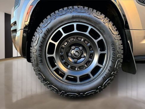New 2025 Land Rover Defender 110 image 13