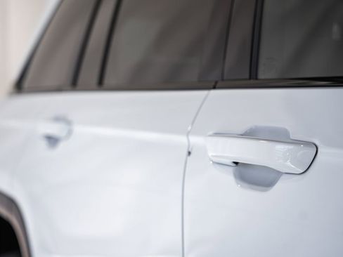 New 2025 Jeep Grand Cherokee Altitude image 15