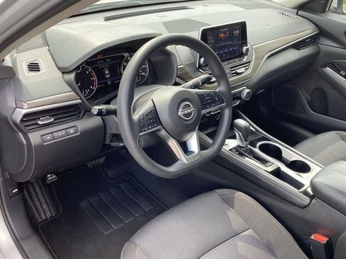 Used 2023 Nissan Altima 2.5 SV image 10