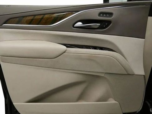 Used 2021 Cadillac Escalade Premium Luxury Platinum AWD/4WD image 37