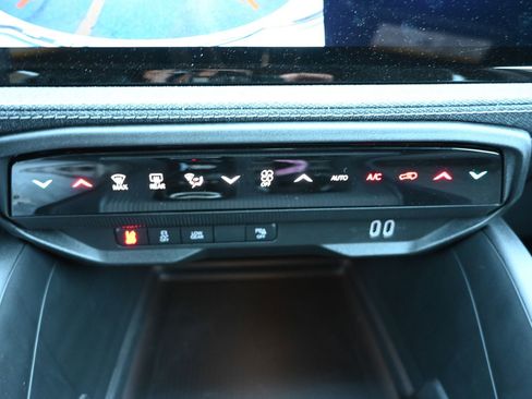 New 2026 Jeep Cherokee Laredo image 12