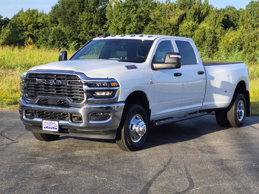 Used 2026 RAM 3500 Tradesman AWD/4WD image 3
