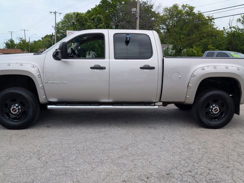 Used 2009 GMC Sierra 2500 W/T AWD/4WD image 2