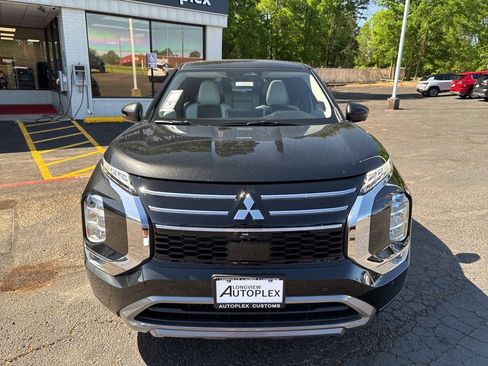 New 2025 Mitsubishi Outlander SE image 3