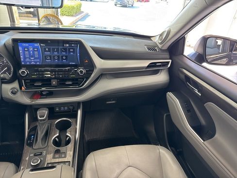 Used 2022 Toyota Highlander Platinum image 52