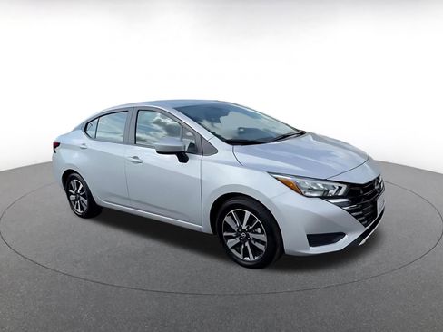 Used 2025 Nissan Versa SV FWD image 2
