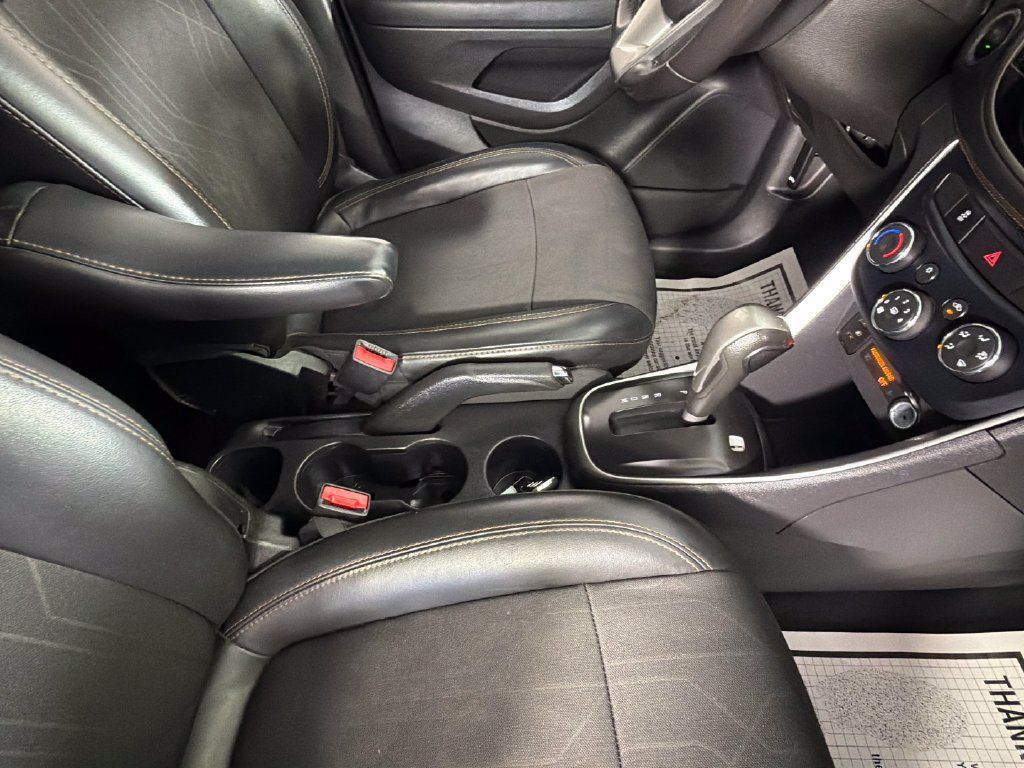Used 2020 Chevrolet Trax LT w/ LT Convenience Package FWD image 33