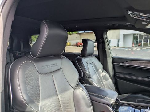 Used 2021 Jeep Grand Cherokee L Overland w/ Luxury Tech Group IV AWD/4WD image 35