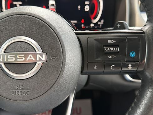 Used 2024 Nissan Rogue SL AWD/4WD image 16