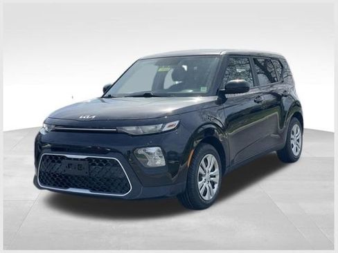Used 2022 Kia Soul LX FWD image 1