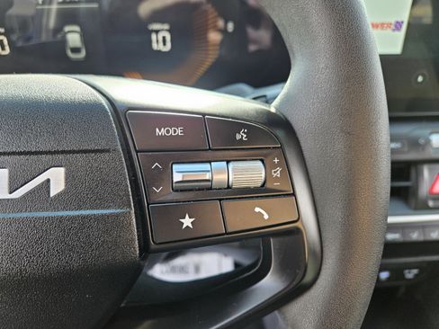 Used 2025 Kia K4 LXS image 25