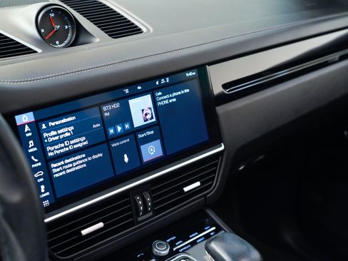 Used 2021 Porsche Cayenne S image 27