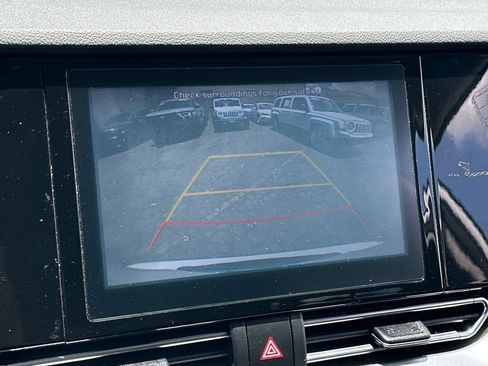 Used 2020 Kia Niro LX FWD image 16
