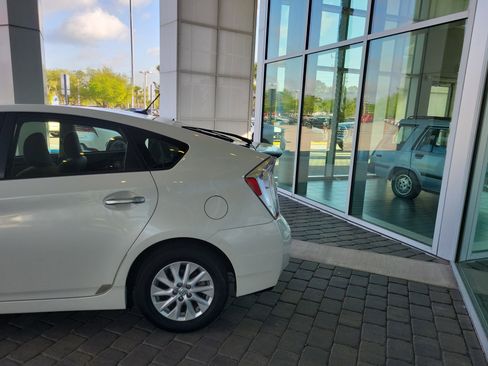 Used 2013 Toyota Prius Prime Base image 4