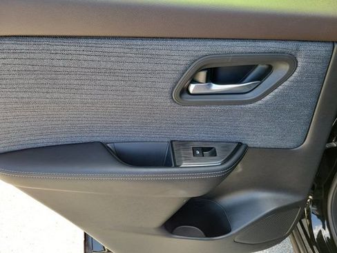 Certified 2023 Nissan Rogue SV AWD/4WD image 14