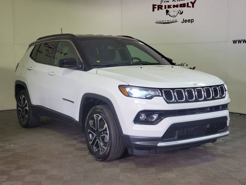 Used 2023 Jeep Compass Limited AWD/4WD image 2