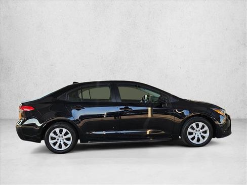 Used 2025 Toyota Corolla LE FWD image 4