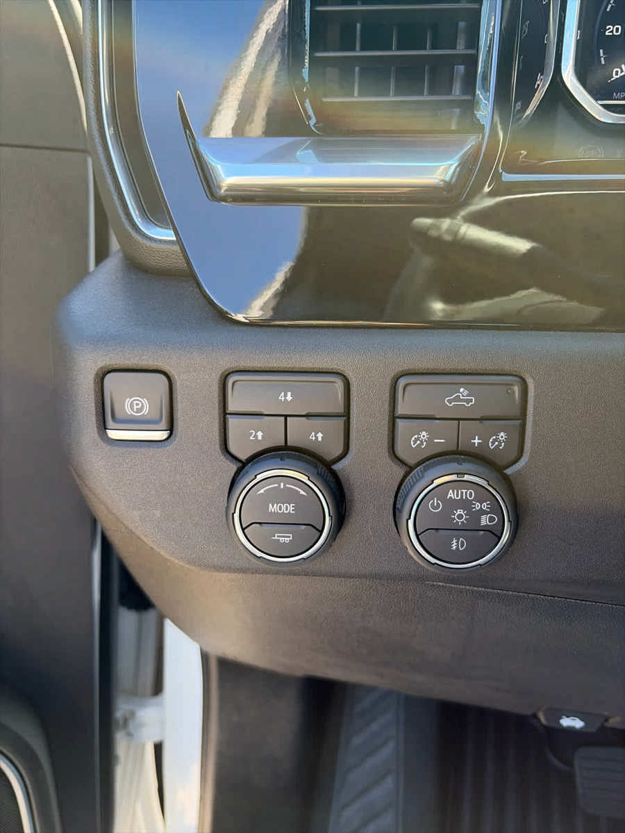 Used 2025 Chevrolet Silverado 2500 LT w/ Convenience Package AWD/4WD image 20